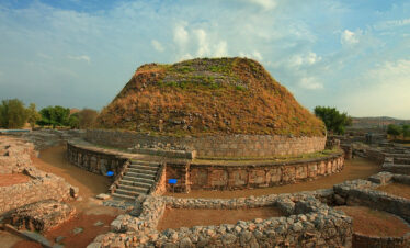 EXPLORE BUDDHIST WONDERS &DISCOVER THE RICH BUDDHIST LEGACY